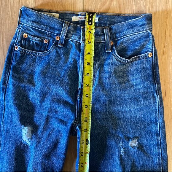 Levi's Distressed Wedgie Straight Jean - Picture 13 of 15